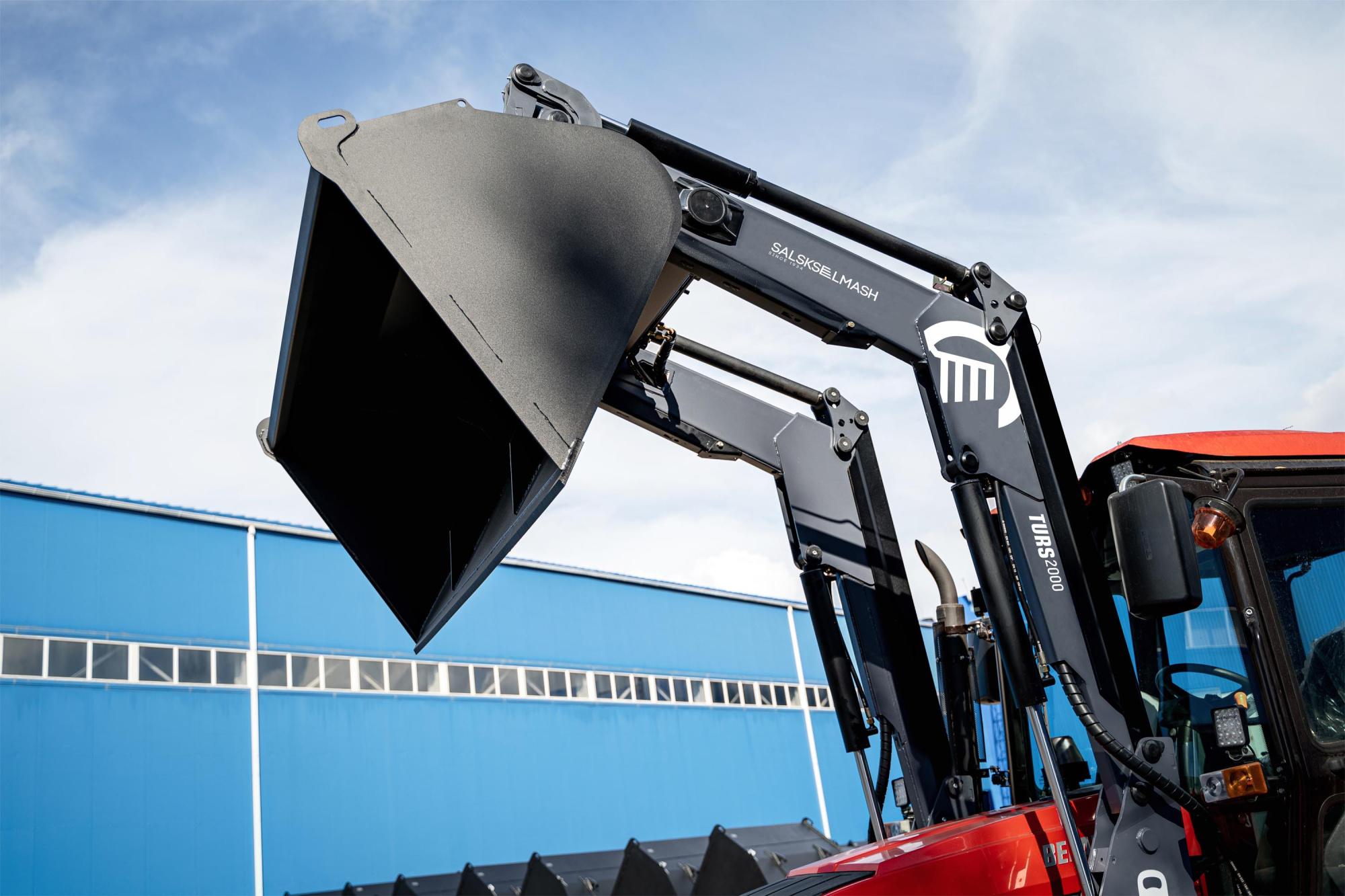 Фронтальный погрузчик КУН (TURS)-2000-0Д** для трактора МТЗ 82 Фронтальный погрузчик КУН (TURS)-2000-0Д** для трактора МТЗ 82